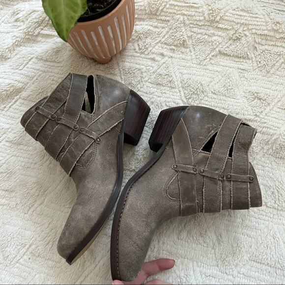 Matisse Colin Distressed Taupe Leather Buckle Ankle Booties - Picture 5 of 10